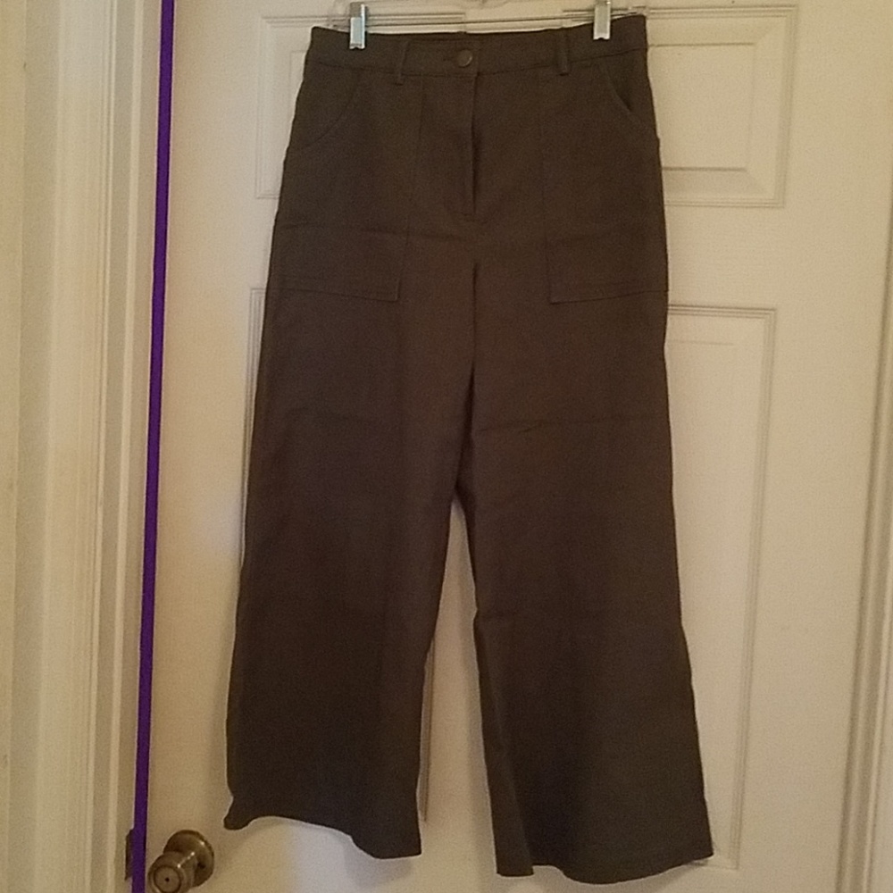 New size medium 3/4 Forever 21 pants